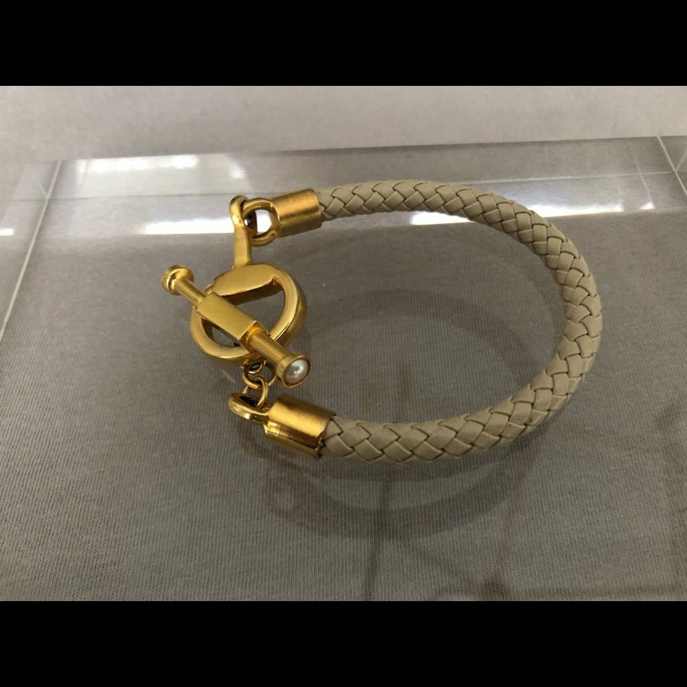 Catherine Canino woven leather bracelet with toggle closure - Picture 2 of 2